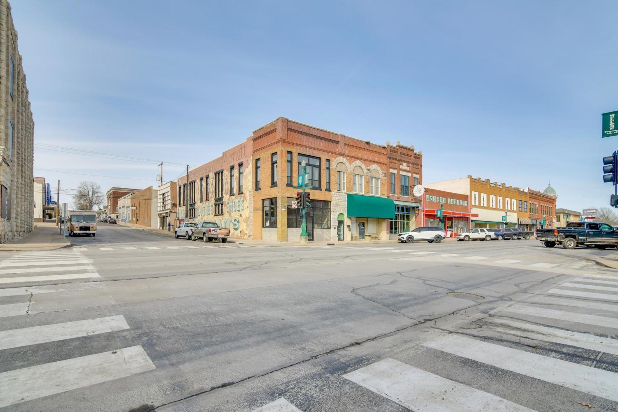 Dtwn Loft In The Heart Of Monett Pets Welcome! Екстер'єр фото